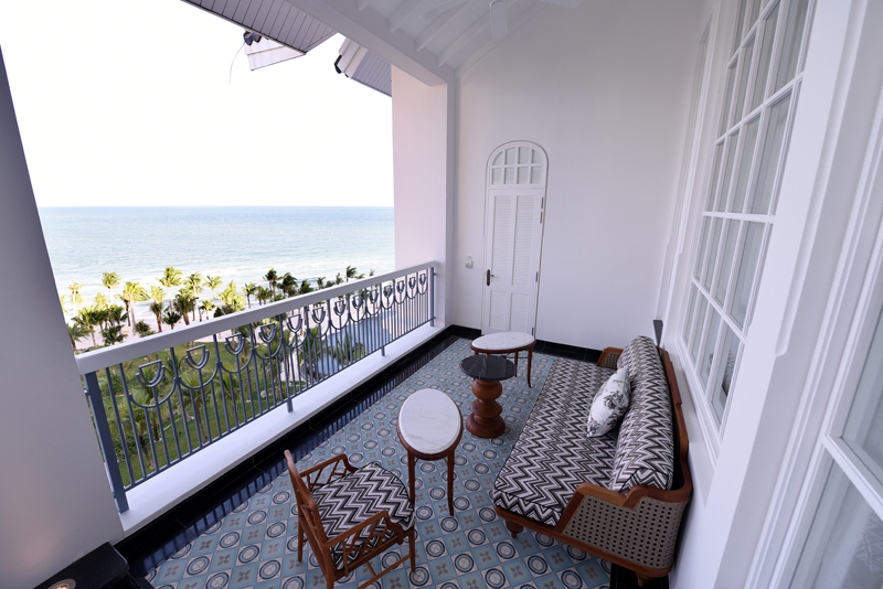Thiết kế ban công phòng master với view hướng ra biển